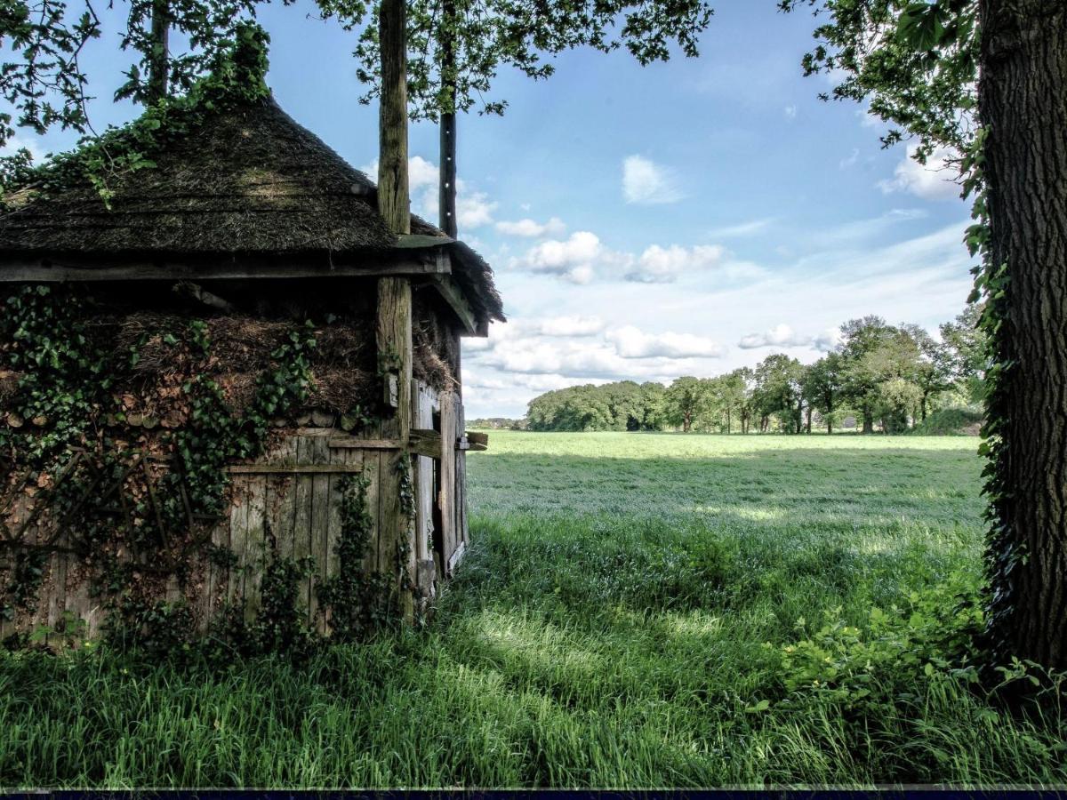 Staying In A Thatched Barn With Box Bed Beautiful View Region Achterhoek Geesteren  Exterior foto